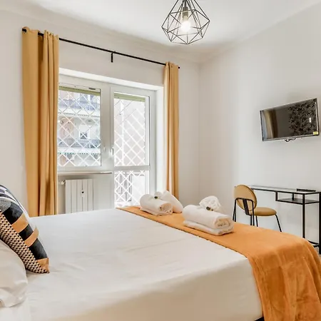 Elegant And Spacious Facing The Subway Near The Vatican アパート