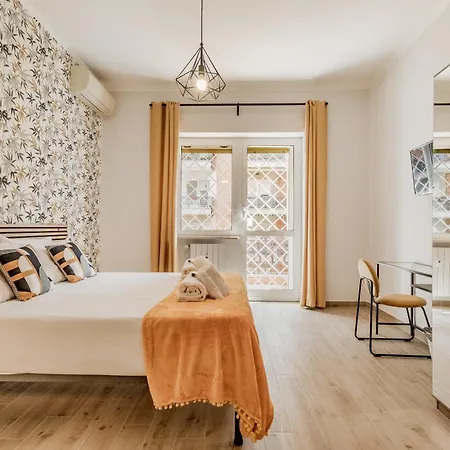 Elegant And Spacious Facing The Subway Near The Vatican *
