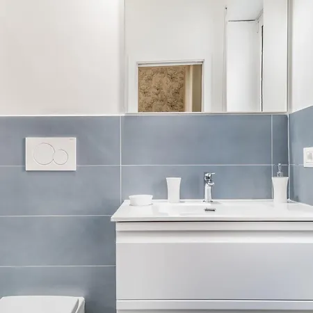 Elegant And Spacious Facing The Subway Near The Vatican