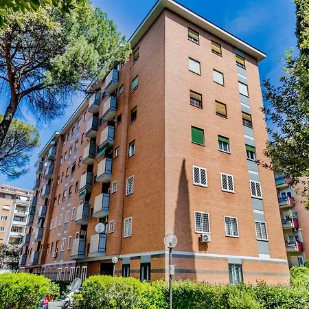 Elegant And Spacious Facing The Subway Near The Vatican アパート