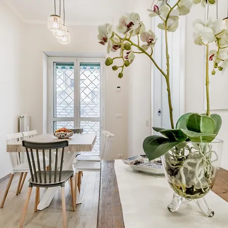 Elegant And Spacious Facing The Subway Near The Vatican アパート *