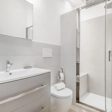 Elegant And Spacious Facing The Subway Near The Vatican アパート *