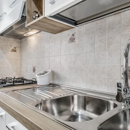 Elegant And Spacious Facing The Subway Near The Vatican Apartman