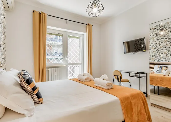 Elegant And Spacious Facing The Subway Near The Vatican Daire