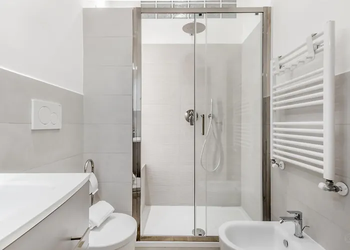 Elegant And Spacious Facing The Subway Near The Vatican Roma