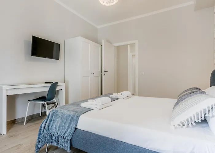 Elegant And Spacious Facing The Subway Near The Vatican Daire Roma