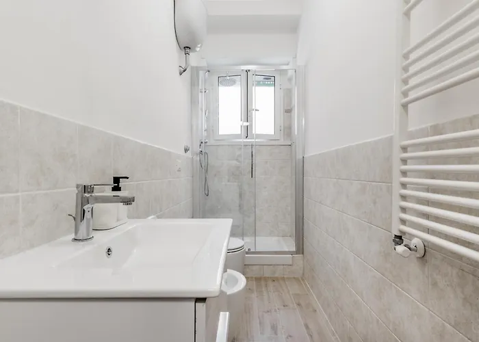 Elegant And Spacious Facing The Subway Near The Vatican * Roma