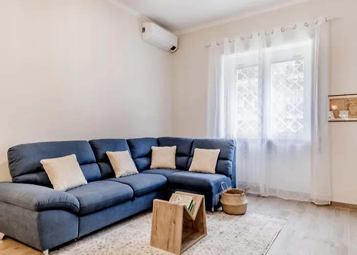 Elegant And Spacious Facing The Subway Near The Vatican Roma