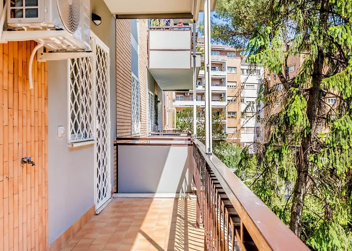 Elegant And Spacious Facing The Subway Near The Vatican Daire Roma